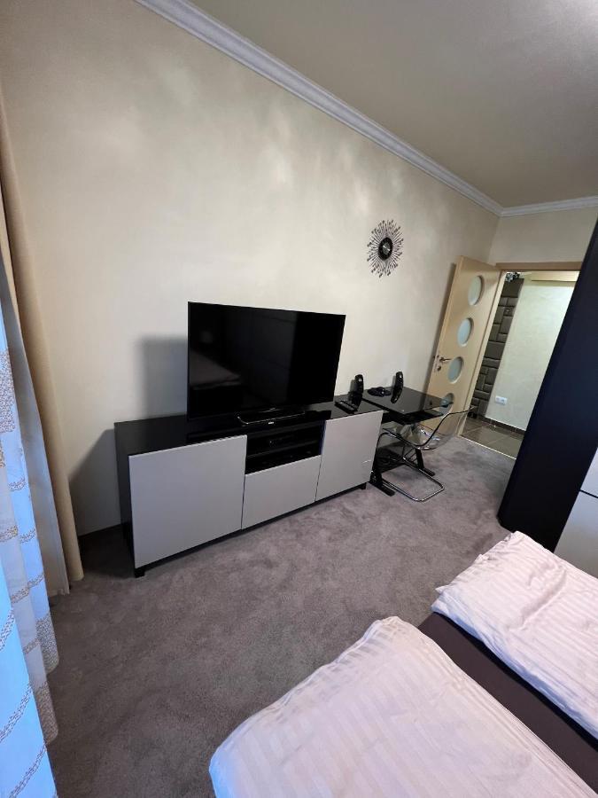 Ferienwohnung Parizsi Udvar Premium Apartman Debrecen Exterior foto