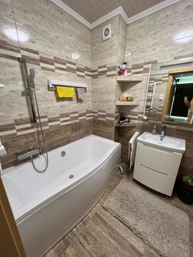 Ferienwohnung Parizsi Udvar Premium Apartman Debrecen Exterior foto