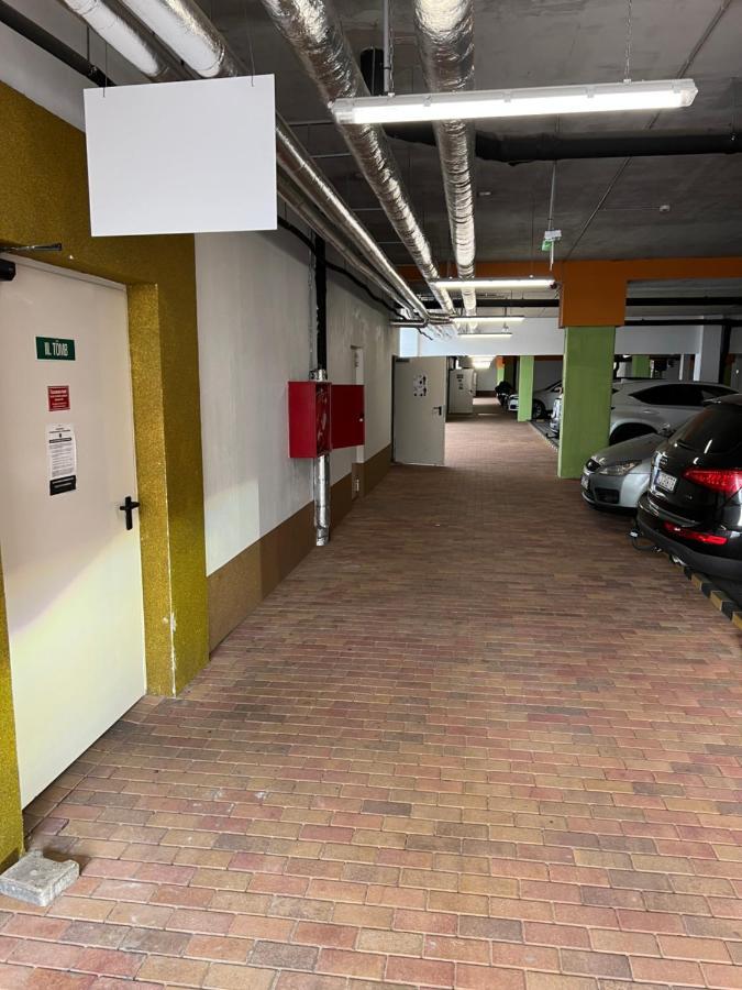 Ferienwohnung Parizsi Udvar Premium Apartman Debrecen Exterior foto